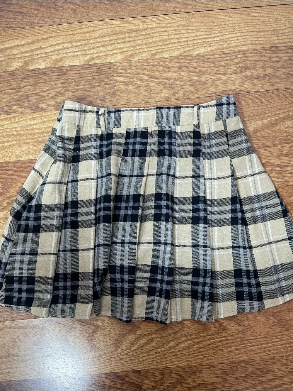 Hesperus cream and black plaid pleated mini skirt size L